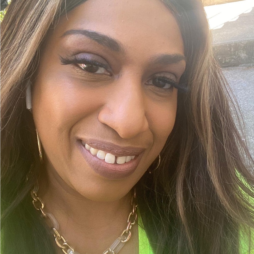Meet your Posher, Sharon
